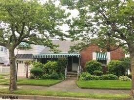 121 N Swarthmore Ave in Ventnor City, NJ - Building Photo