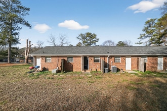 3681 Lynn Dr in Powder Springs, GA - Foto de edificio - Building Photo