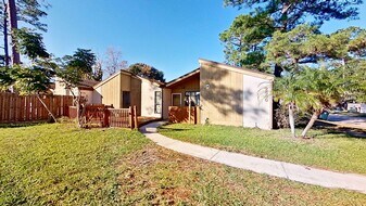 2530 Whispering Woods Blvd in Jacksonville, FL - Building Photo