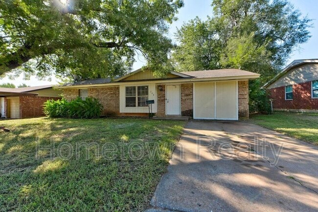 property at 208 W Shadywood Dr