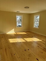 14 Orchard St in Warwick, NY - Building Photo