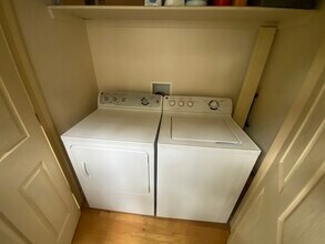 57 Charles St, Unit 1 in Auburndale, MA - Building Photo - Building Photo