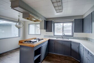 741 SE Ely St in Oak Harbor, WA - Building Photo - Building Photo