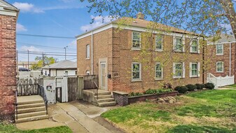 5156 W 63rd Pl in Chicago, IL - Building Photo