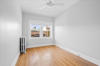 911 Green Bay Rd in Winnetka, IL - Building Photo - Building Photo