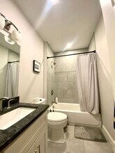 1433 Cambridge St, Unit 1 in Cambridge, MA - Foto de edificio - Building Photo