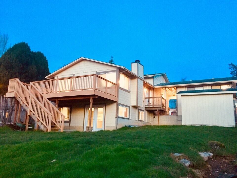 24713 21st Ave S in Des Moines, WA - Building Photo