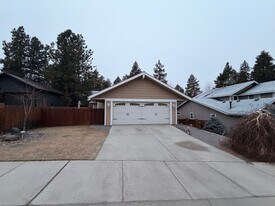 1843 NE Ellamae Pl in Bend, OR - Building Photo