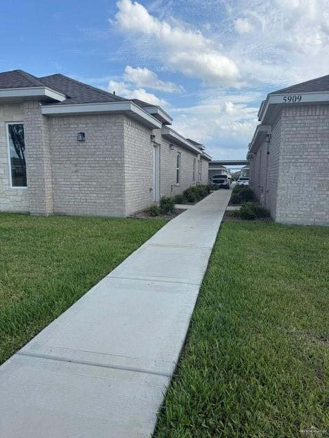 5909 Swallow Ave in Mission, TX - Foto de edificio