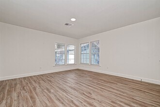 5609 Denmark St in Houston, TX - Foto de edificio - Building Photo