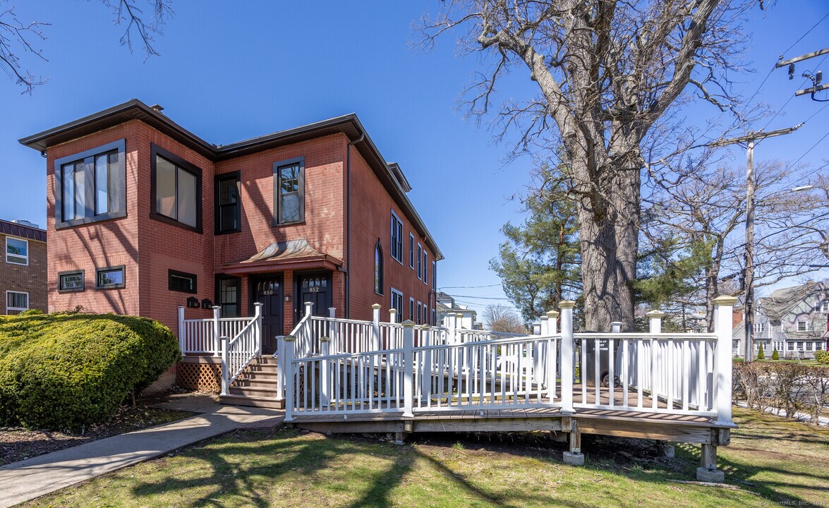 852 Farmington Ave in West Hartford, CT - Building Photo