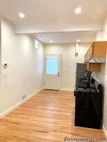 379 Harvard St, Unit 1 in Cambridge, MA - Building Photo