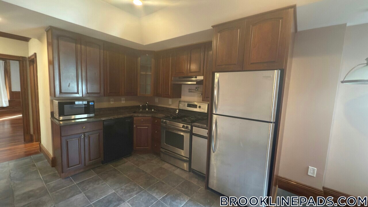 9 Strathmore Rd in Brookline, MA - Building Photo