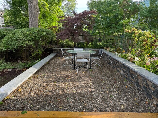 105 Chestnut St, Unit 3 in Cambridge, MA - Building Photo - Building Photo