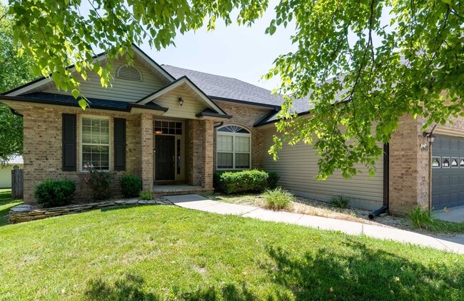 210 N Jasmine Dr in Republic, MO - Building Photo - Building Photo