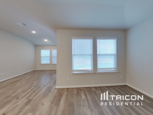 13508 Paxton Blvd in Saint Hedwig, TX - Building Photo - Building Photo