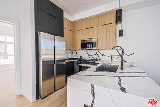 6405 Odessa Ave in Los Angeles, CA - Building Photo - Building Photo