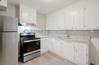 656 Schroder Ave NE photo'