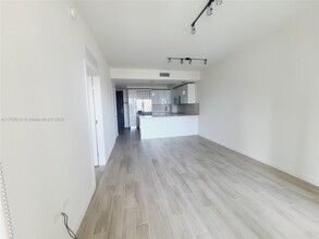 999 SW 1st Ave, Unit 1808 in Miami, FL - Building Photo - Building Photo