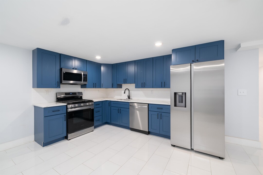 933A Summit Ave in Jersey City, NJ - Building Photo