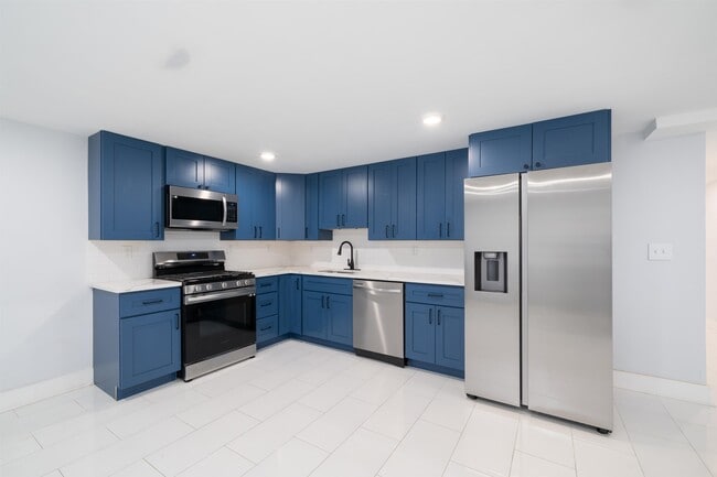 property at 933A Summit Ave
