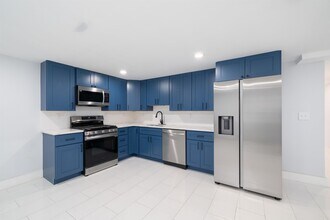 933A Summit Ave in Jersey City, NJ - Building Photo - Building Photo