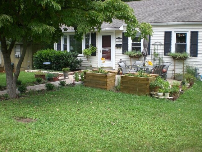 1202 Cherry Ave in Charlottesville, VA - Building Photo - Building Photo