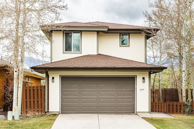 property at 1039 Lincoln Ln