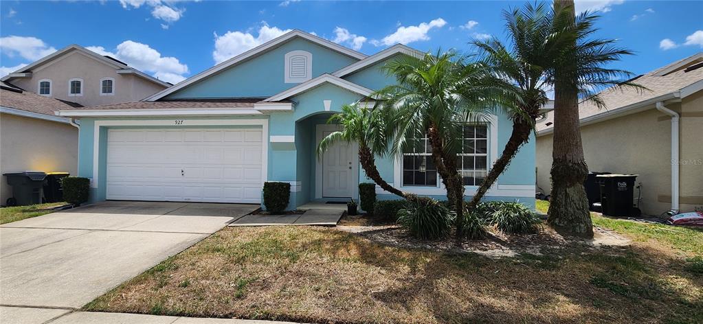 927 Bloomingdale Dr in Davenport, FL - Building Photo