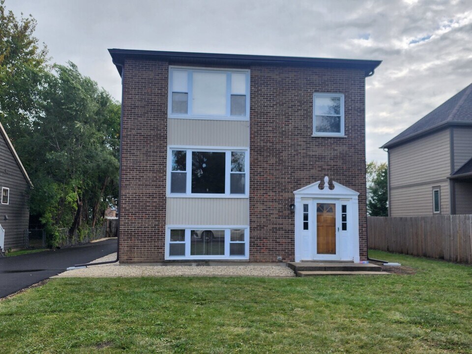 20779 Elizabeth Ave in Prairie View, IL - Building Photo