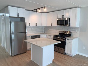 85 N Middletown Rd in Nanuet, NY - Building Photo - Building Photo