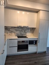 225 Commerce St in Vaughan, ON - Building Photo - Building Photo