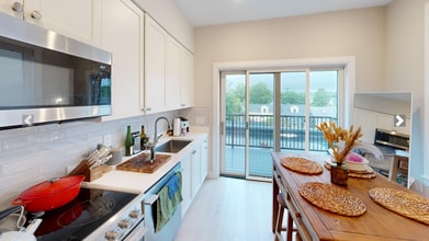 131 Green St, Unit #403 in Boston, MA - Foto de edificio - Building Photo
