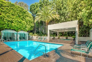 1131 Alta Loma Rd, Unit 123 in West Hollywood, CA - Building Photo