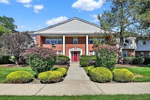 16 Roundtree Cir in Piermont, NY - Building Photo