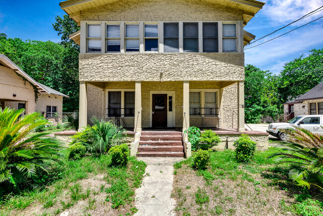 Scarlett House in Gainesville, FL - Foto de edificio - Building Photo