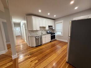 28 Presley St, Unit 1 in Malden, MA - Building Photo - Building Photo