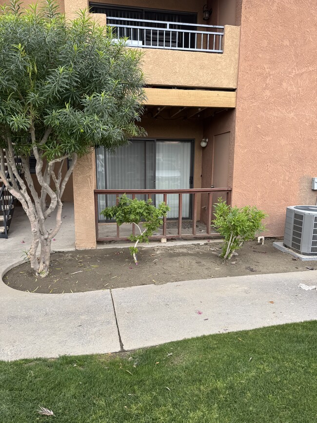 property at 78650 Ave 42