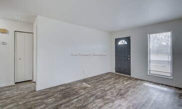 924 W 60th Pl in Merrillville, IN - Building Photo - Building Photo