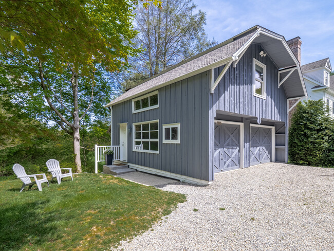 308 Chestnut Hill Rd in Wilton, CT - Building Photo - Building Photo