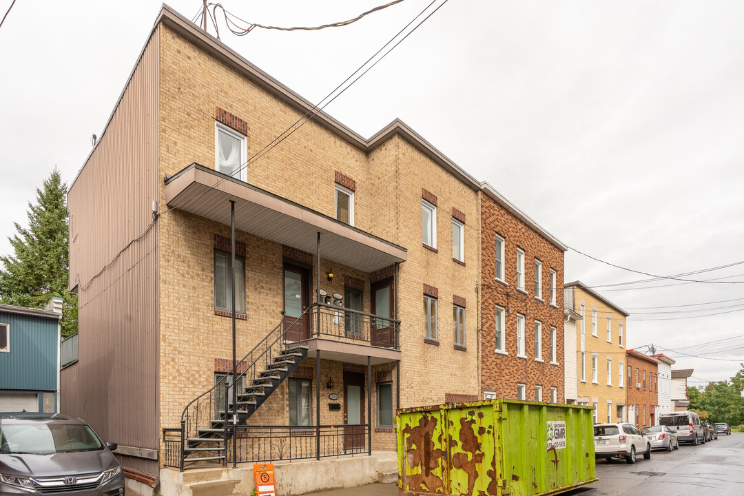 160 Chevrière Rue in Québec, QC - Building Photo