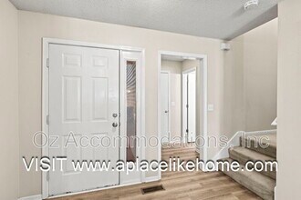 2216 SW Rambling Vine Rd in Lee's Summit, MO - Building Photo - Building Photo