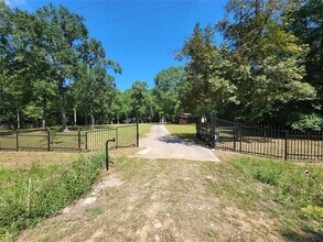 140 Cir Crk Rd in New Waverly, TX - Building Photo - Building Photo