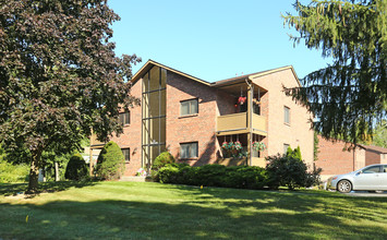 Woodhill Apartments in Glenmont, NY - Building Photo - Building Photo