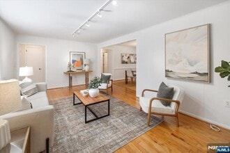 947 E Glen Ave in Ridgewood, NJ - Building Photo - Building Photo