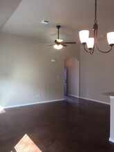 722 Saengerhalle Rd in New Braunfels, TX - Building Photo - Building Photo