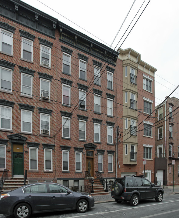 607 Grand St in Hoboken, NJ - Building Photo