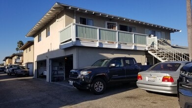 16651 Bartlett Ln, Unit 4 in Huntington Beach, CA - Foto de edificio - Building Photo