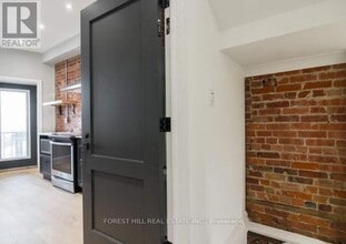 1216 Dundas St W in Toronto, ON - Building Photo - Building Photo