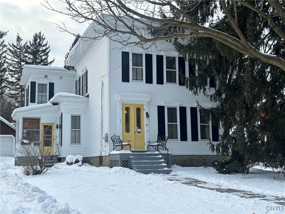 30 Pearl St in New Hartford, NY - Building Photo